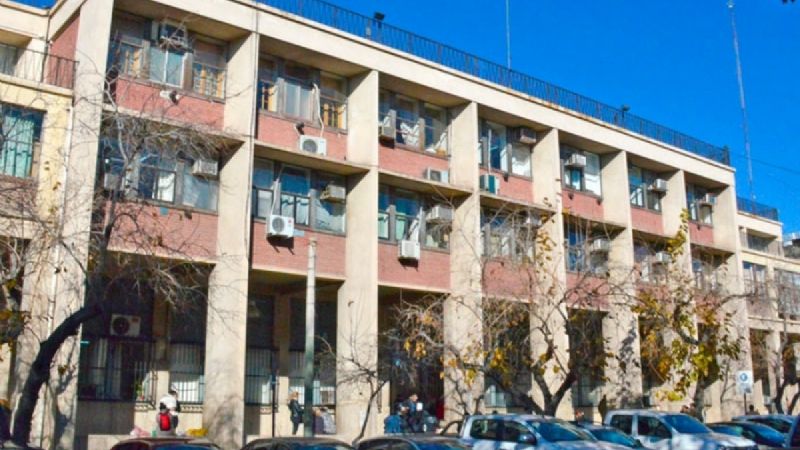Lo condenaron por atropellarle el perro a su vecina y luego mostrarle el pene
