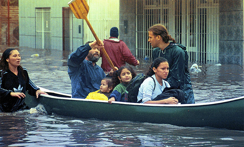 A 20 años de la feroz inundación de Santa Fe: el recuerdo de las 158 víctimas