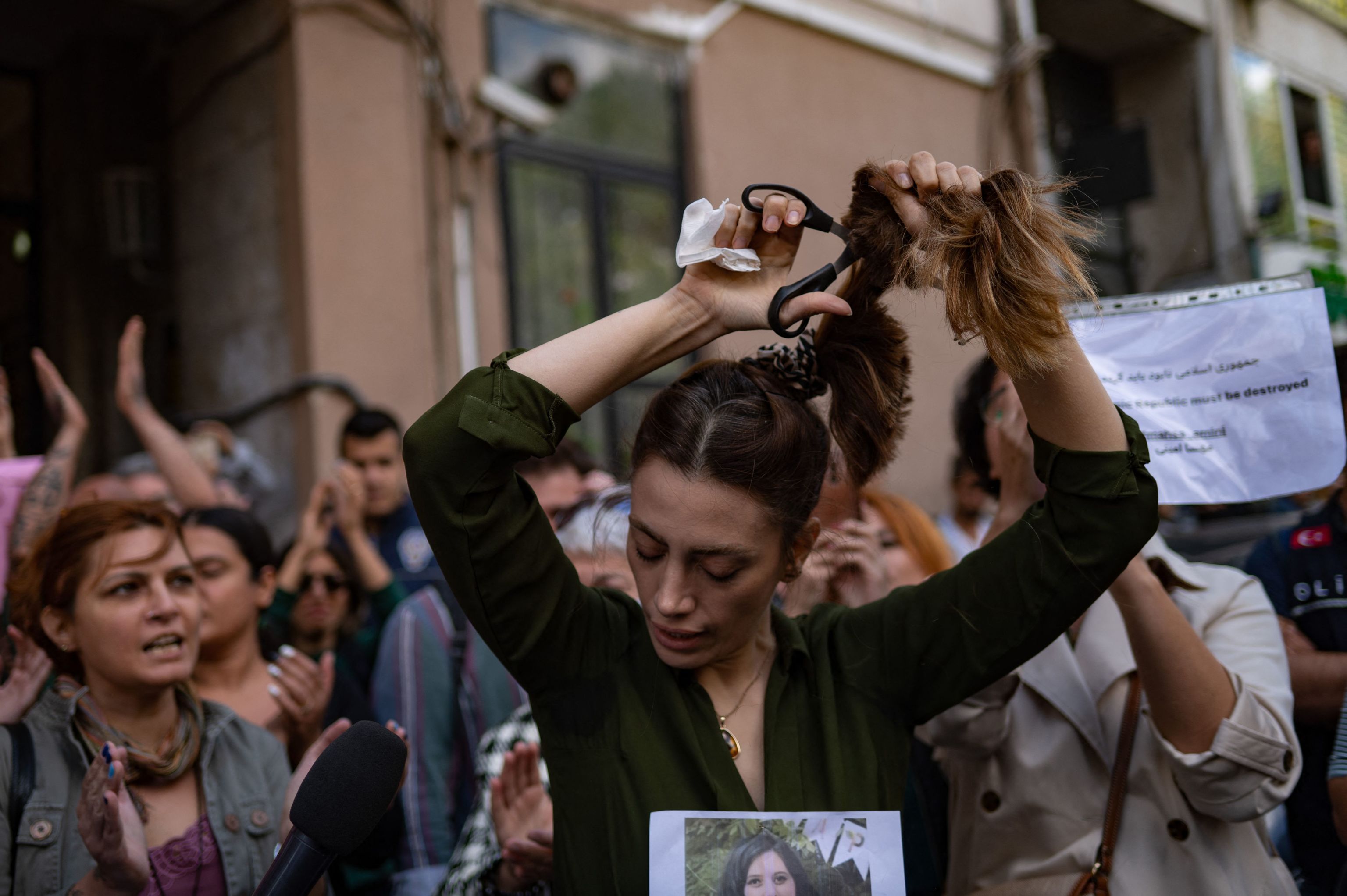 Iraníes volvieron a marchar y desafían al régimen, que intensificó la represión
