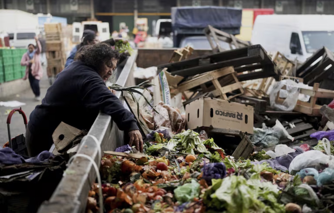 La pobreza subió al 32,3% y alcanzó a 15,5 millones de argentinos