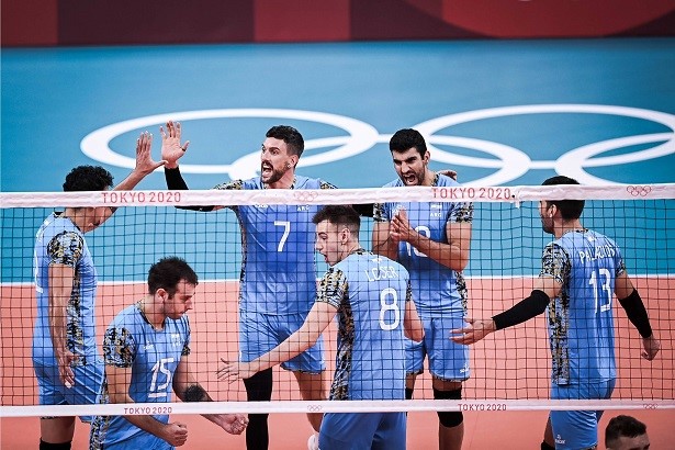 Con un sanjuanino como protagonista, Argentina pasó a cuartos en voley 