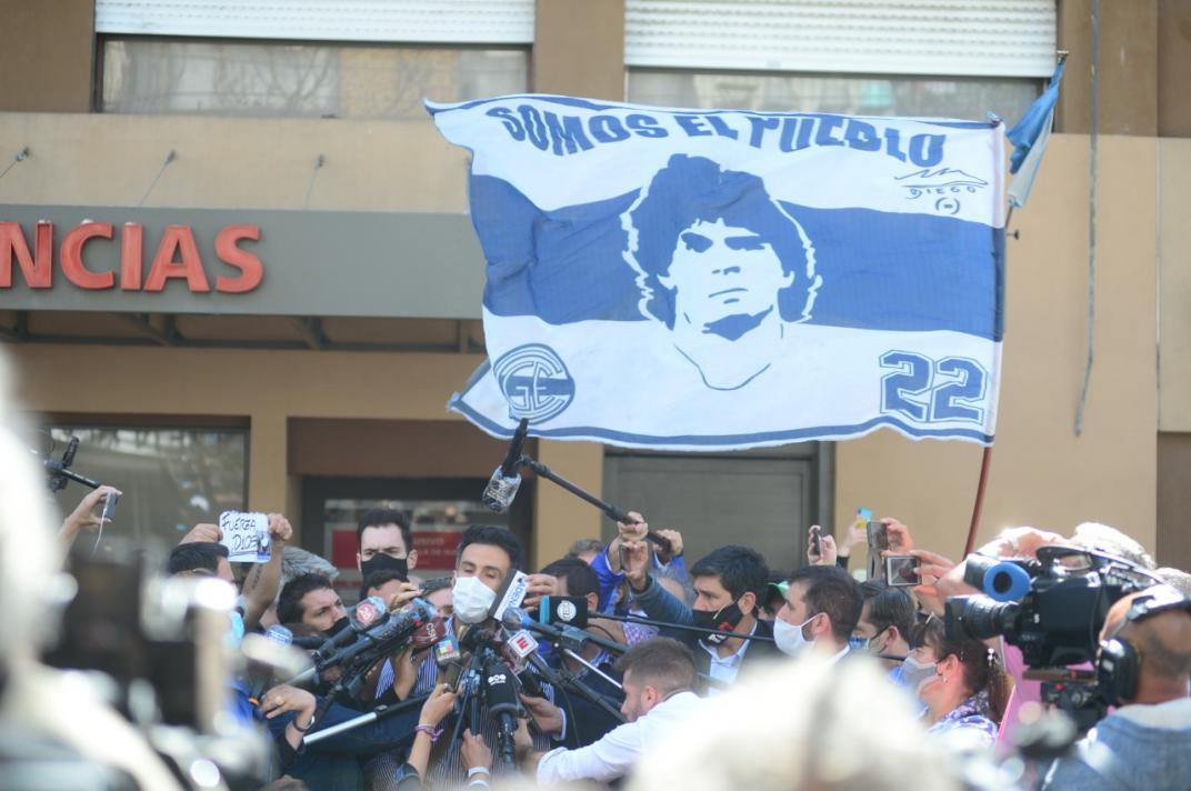Rezo por vos: operan en unas horas a Diego Maradona