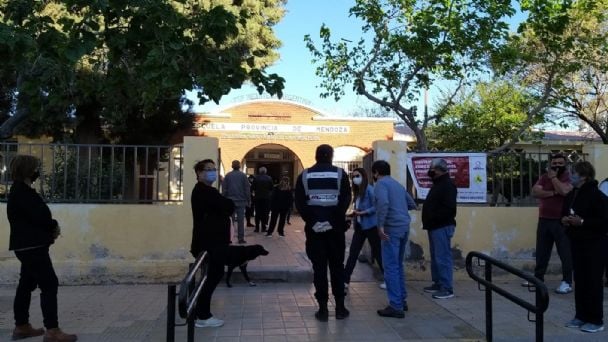 ¡Arrancó la elección! Demoras en algunas mesas, la primera postal
