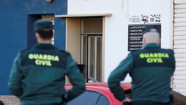 Matrimonio detenido por mantener desnutridos y encerrados a sus 8 hijos