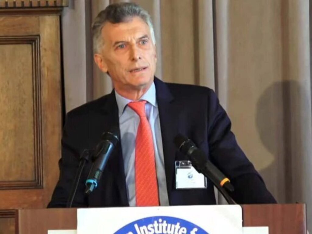 A Macri le cancelaron el vuelo y está varado en Suiza