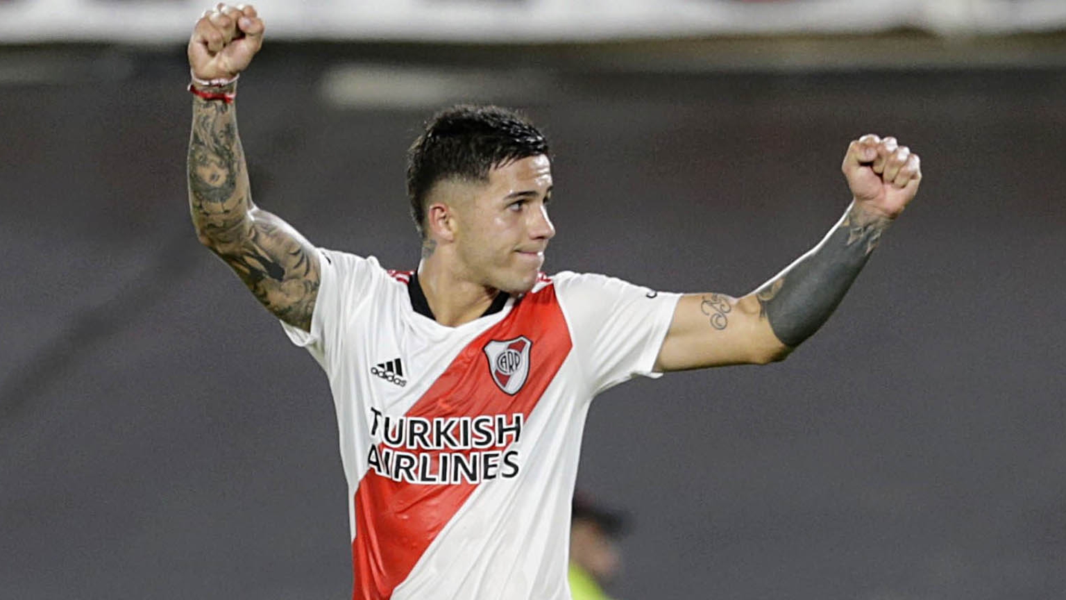 ¿Suenan las alarmas para el Muñeco? El Benfica vuelve a la carga por Enzo Fernández