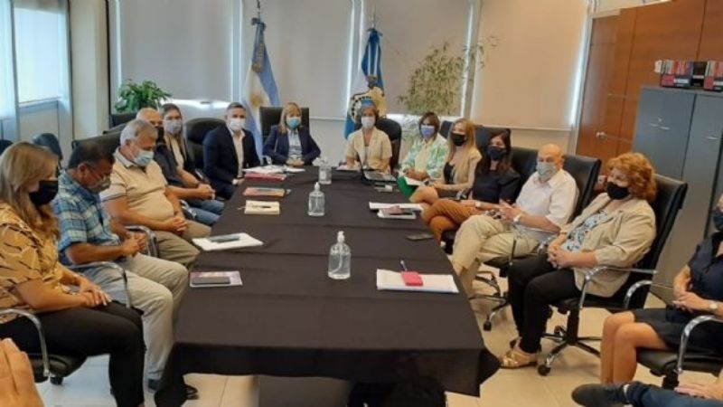 Dos gremios docentes rechazaron la propuesta del Gobierno 