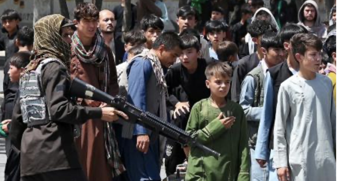 Hay más de 1.000 menores de edad detenidos por las autoridades talibanas