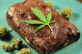 La detuvieron por vender una torta con cannabis que intoxicó a alumnos de un colegio