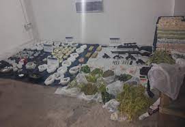Desbarataron una cueva narco y hallaron cocaína, marihuana y chalecos antibalas