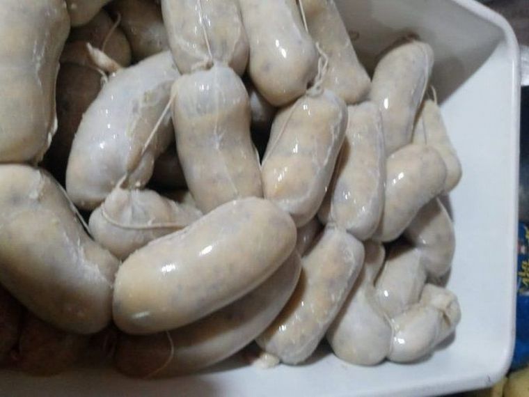 Comedores elaboran chorizos de polenta para paliar la crisis