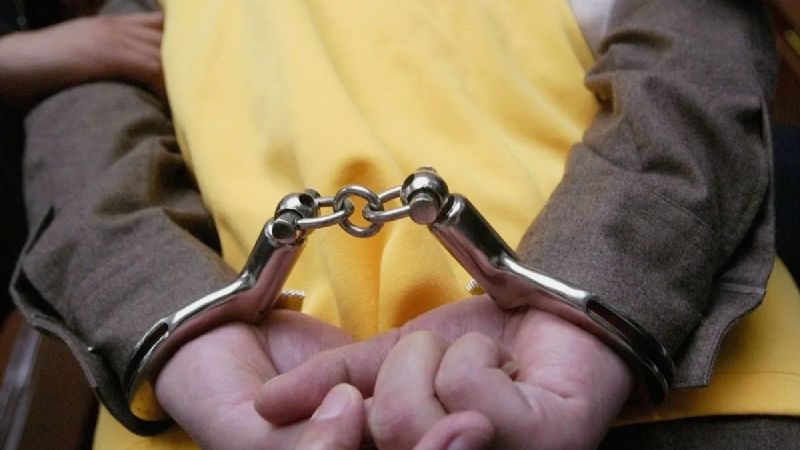Un delincuente le metió una "piña" en la cara a una mujer para robarle