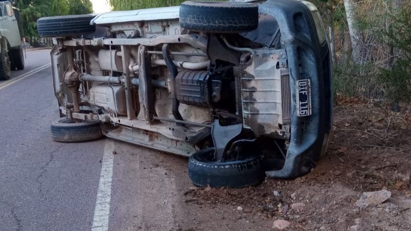 Terminó herido tras el vuelco de su camioneta en Sorocayense