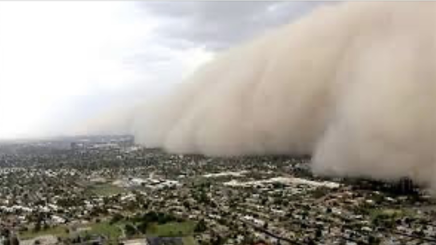 Una impactante tormenta de arena en Egipto cubrió por completo el Canal de Suez