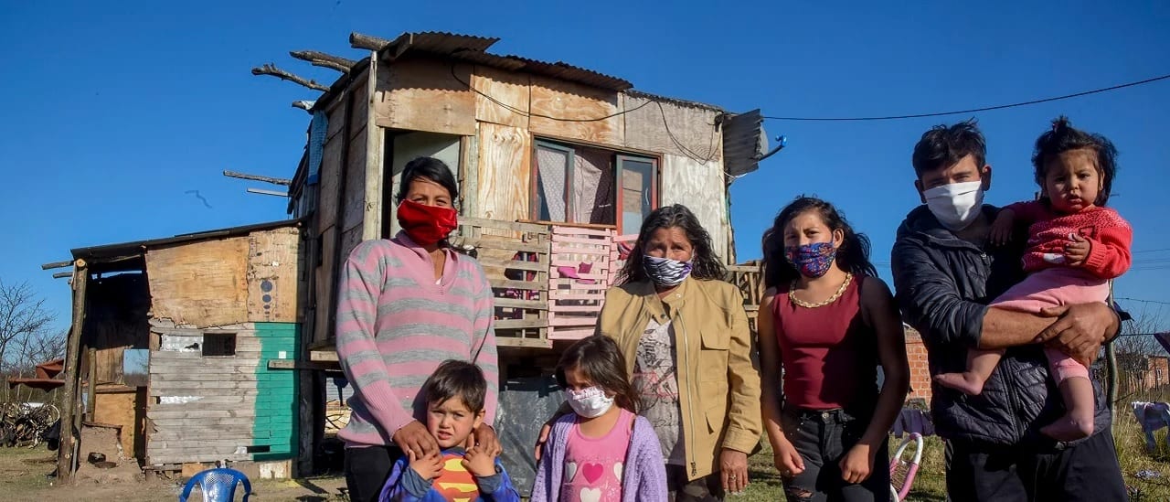 Para la UCA, la pobreza en 2021 fue de casi 44% y es récord histórico el porcentaje de argentinos que trabajan e igual son pobres