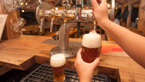Rivadavia regaló más de 200 litros de cerveza a personas vacunadas contra el COVID 19