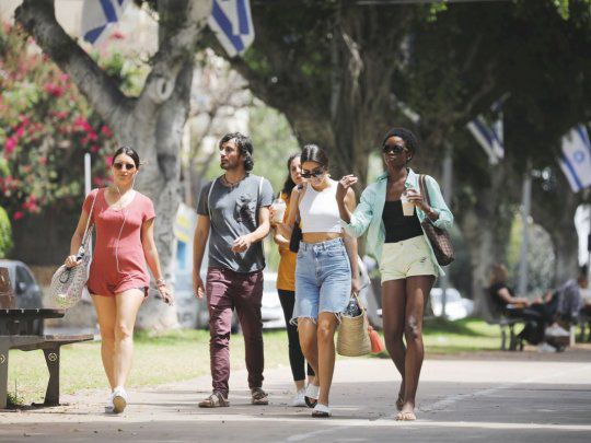 Pese a ser ejemplo en el mundo, Israel podría dar marcha atrás con las medidas contra el covid 