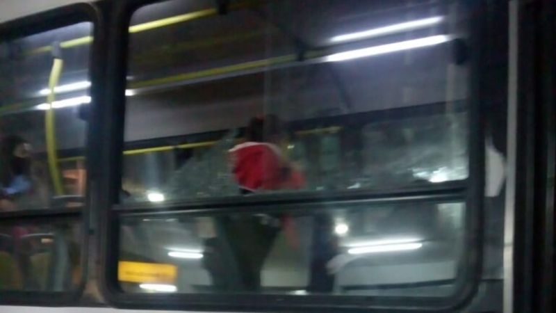 Ataque a un colectivo de la RedTulum termina con un niño herido